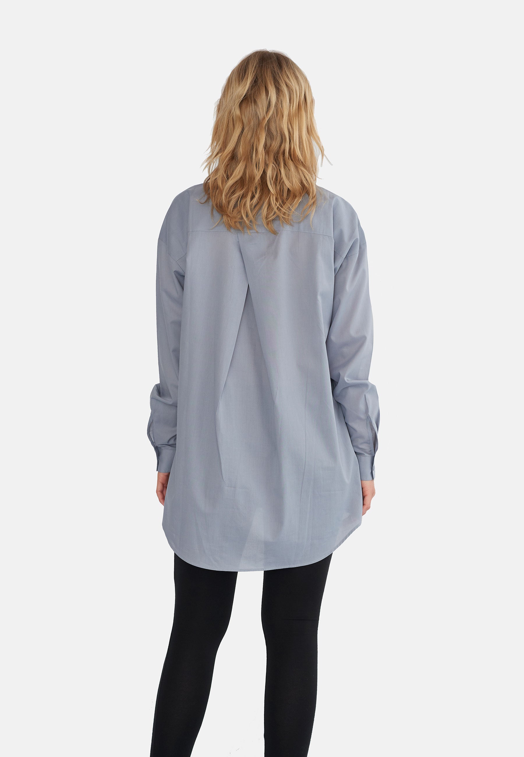 GROBUND Liva Hemd – das Oversize in himmelgrau