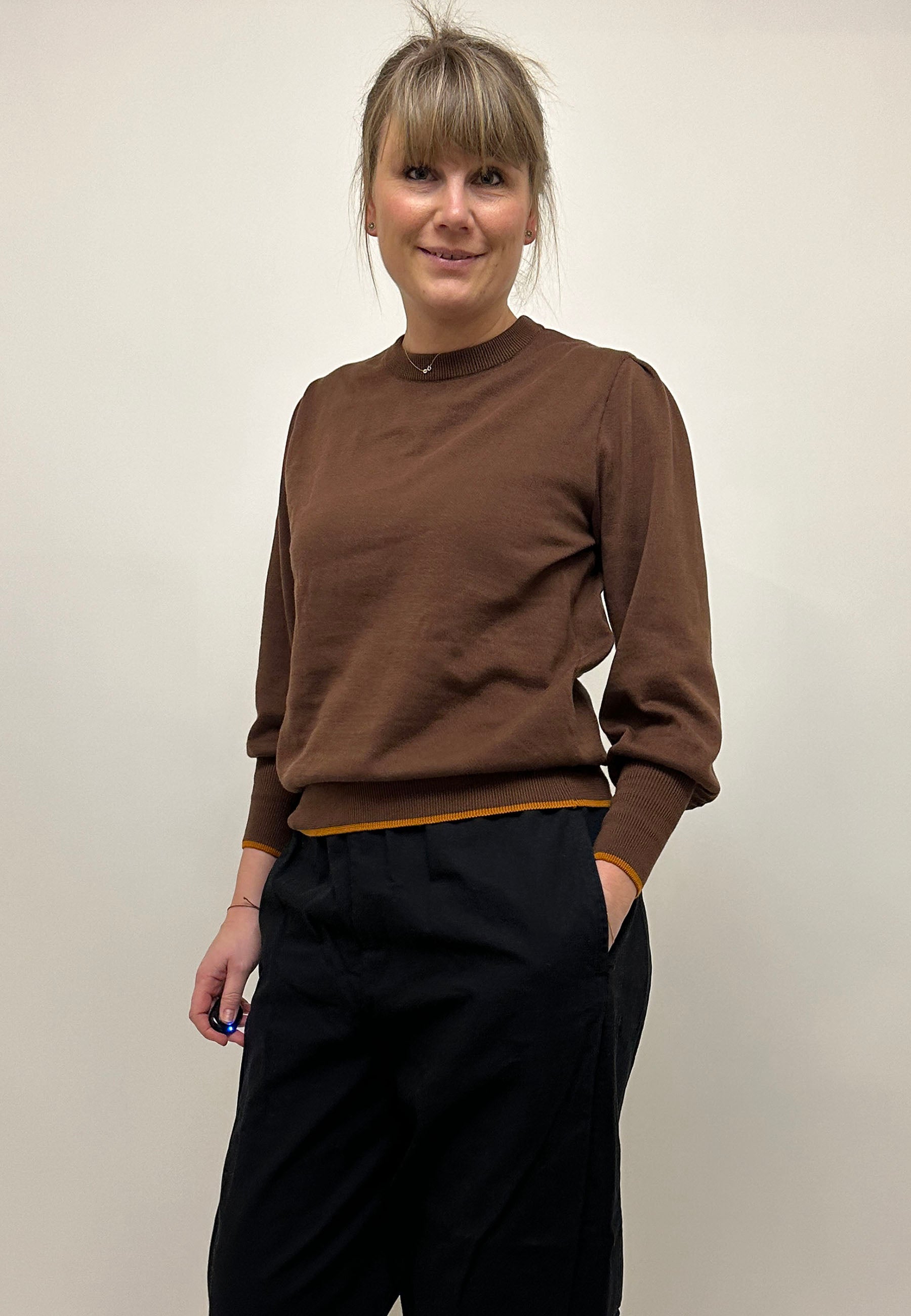 GROBUND Ingeborg Strickpullover – der in Braun mit Kontrastrand