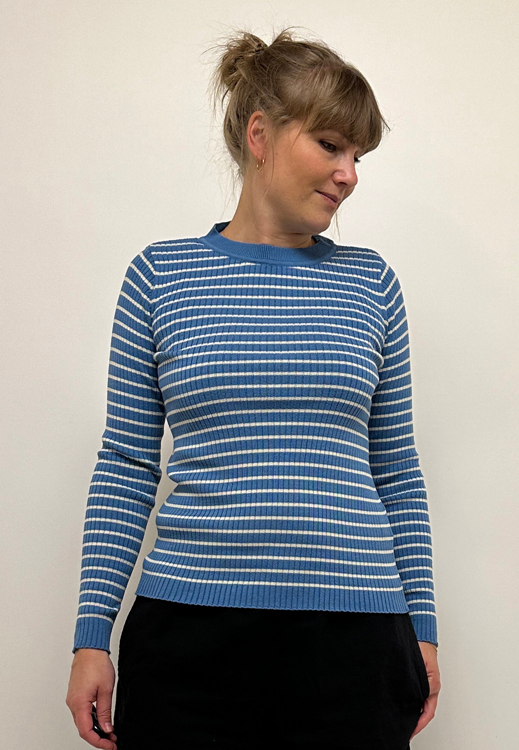 GROBUND Hanna Rippstrick – der himmelblaue mit Streifen