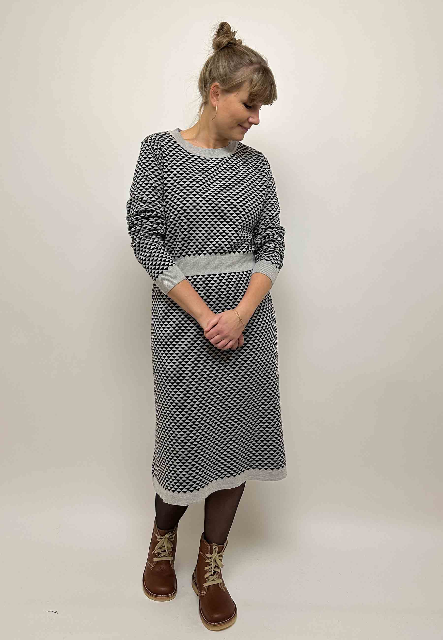 GROBUND Agnes Kleid – das mit den schwarzen Dreiecken