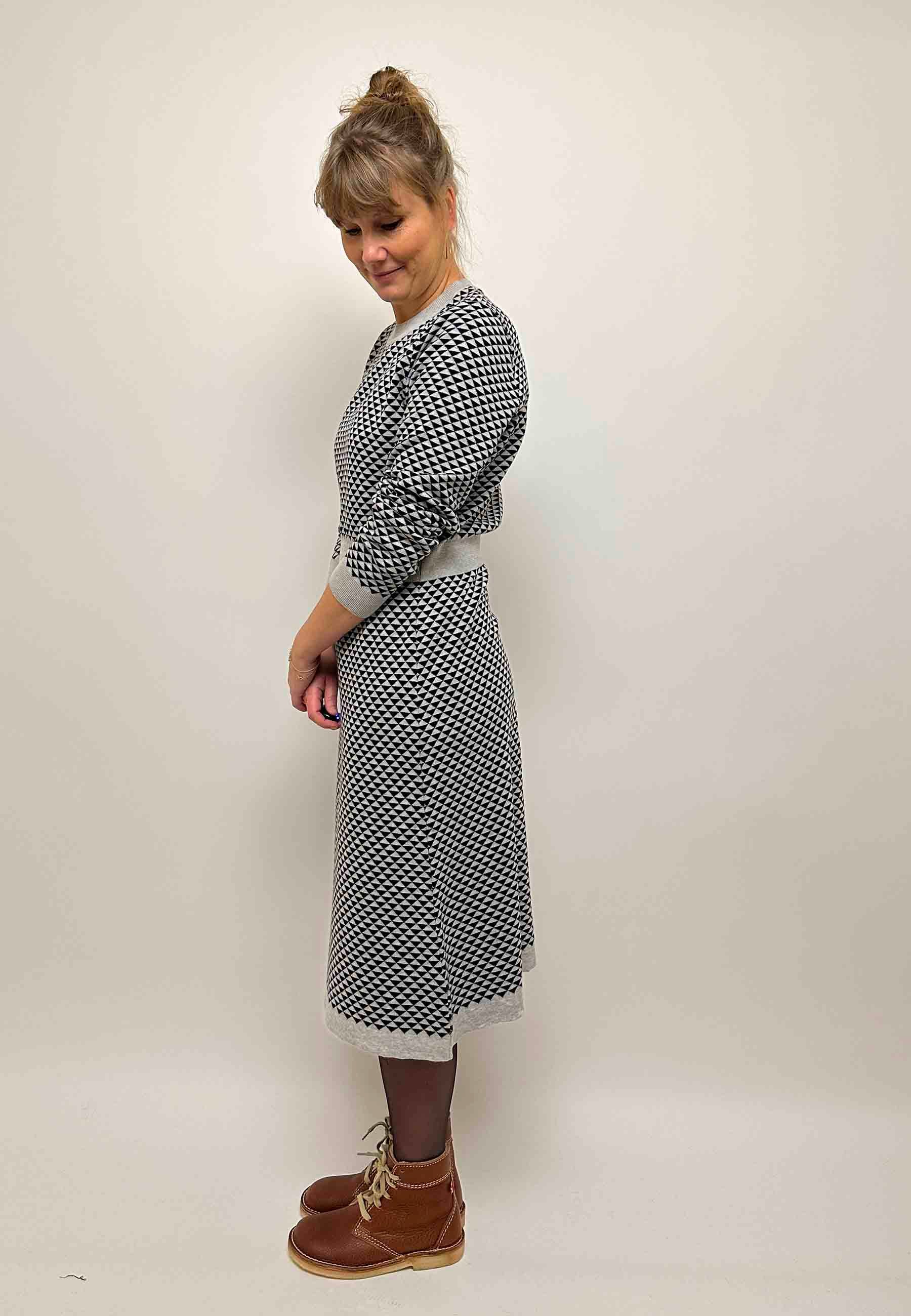 GROBUND Agnes Kleid – das mit den schwarzen Dreiecken
