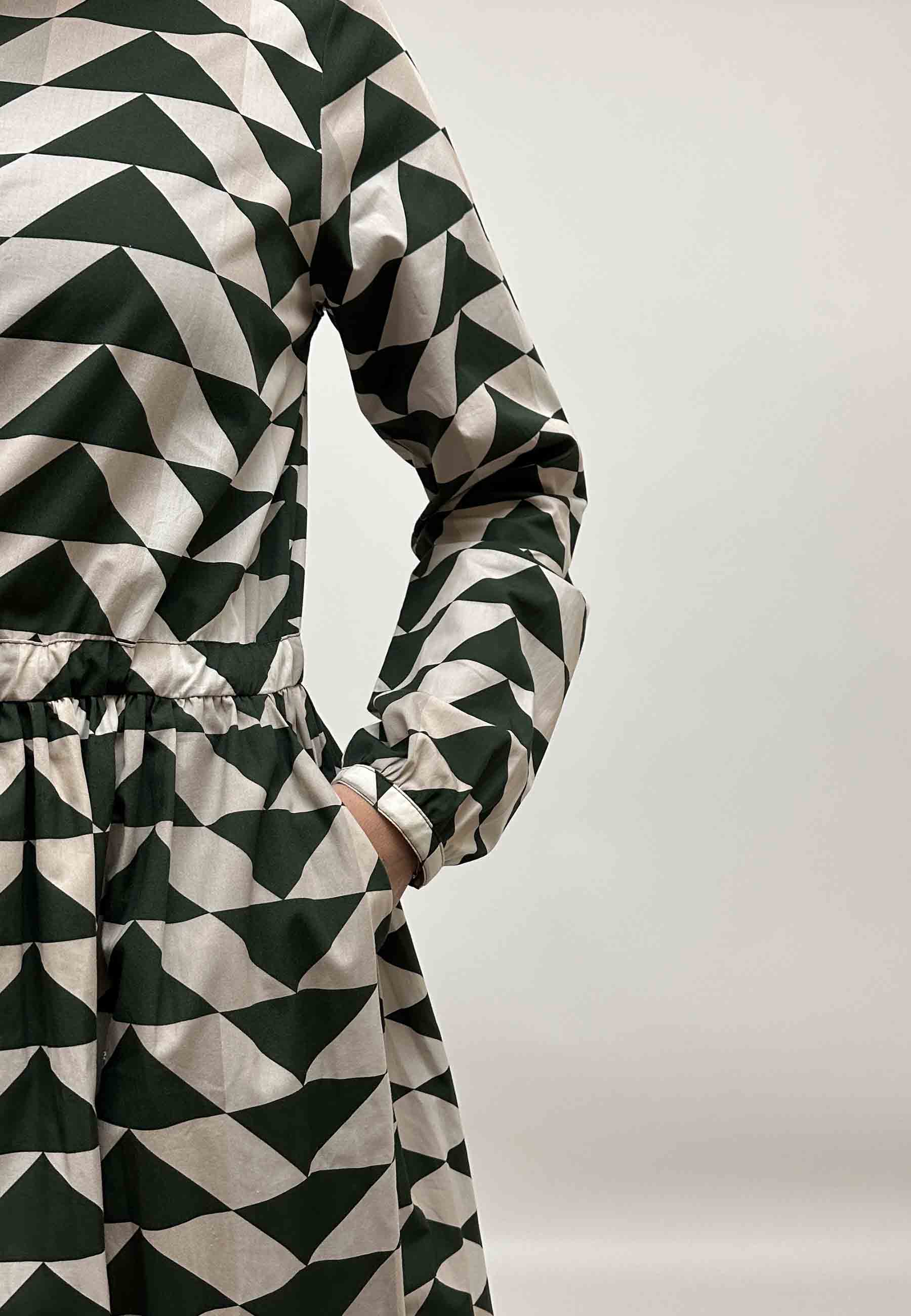 GROBUND Agnete Kleid - das mit dem grünen Steppmuster