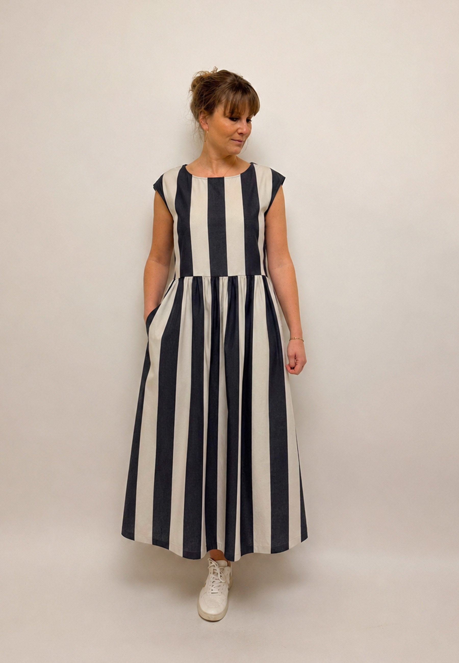 GROBUND Mathilde Kleid – das mit Markisenstreifen
