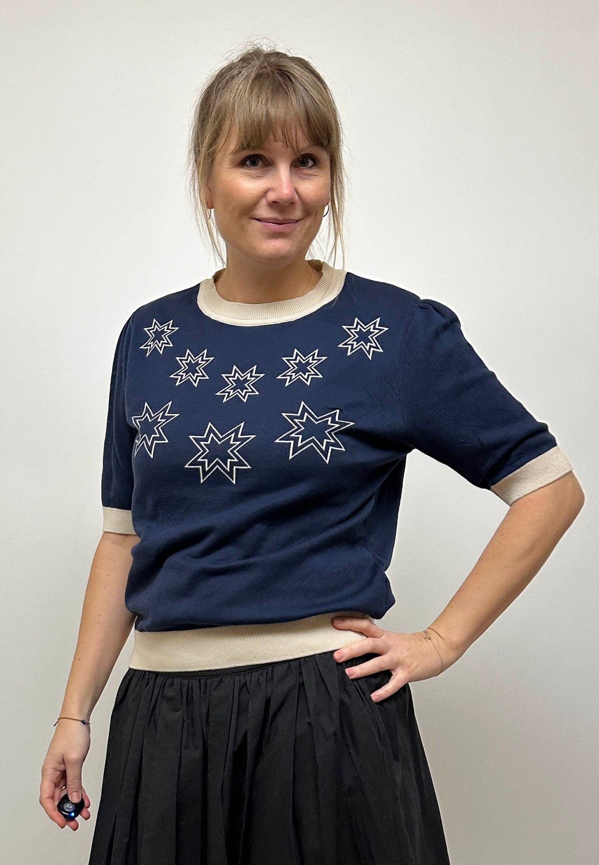 GROBUND Alva Tee – der blaue mit Weihnachtssternen