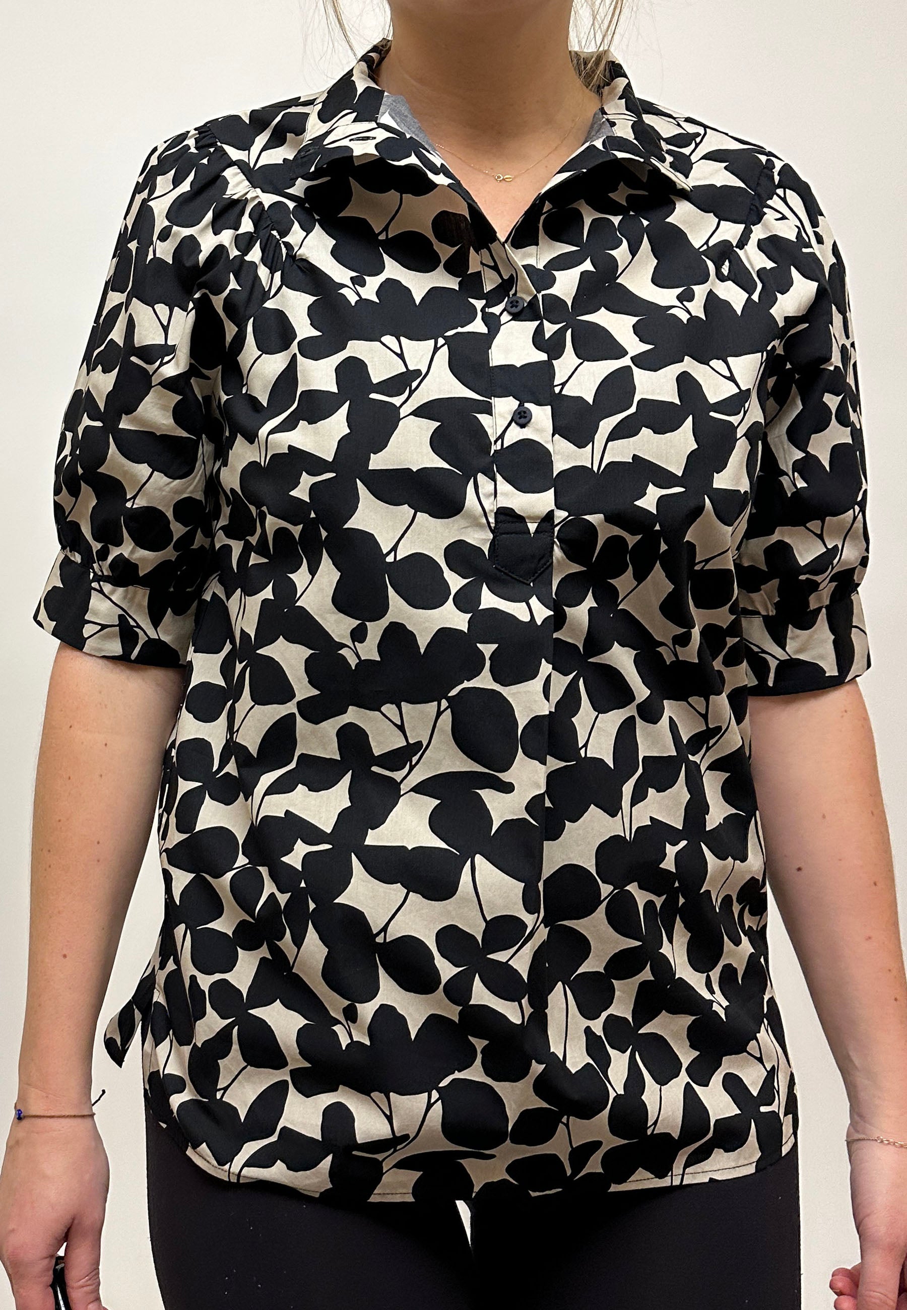GROBUND Flora Hemd – das Kurzarmhemd mit Night Flower Print