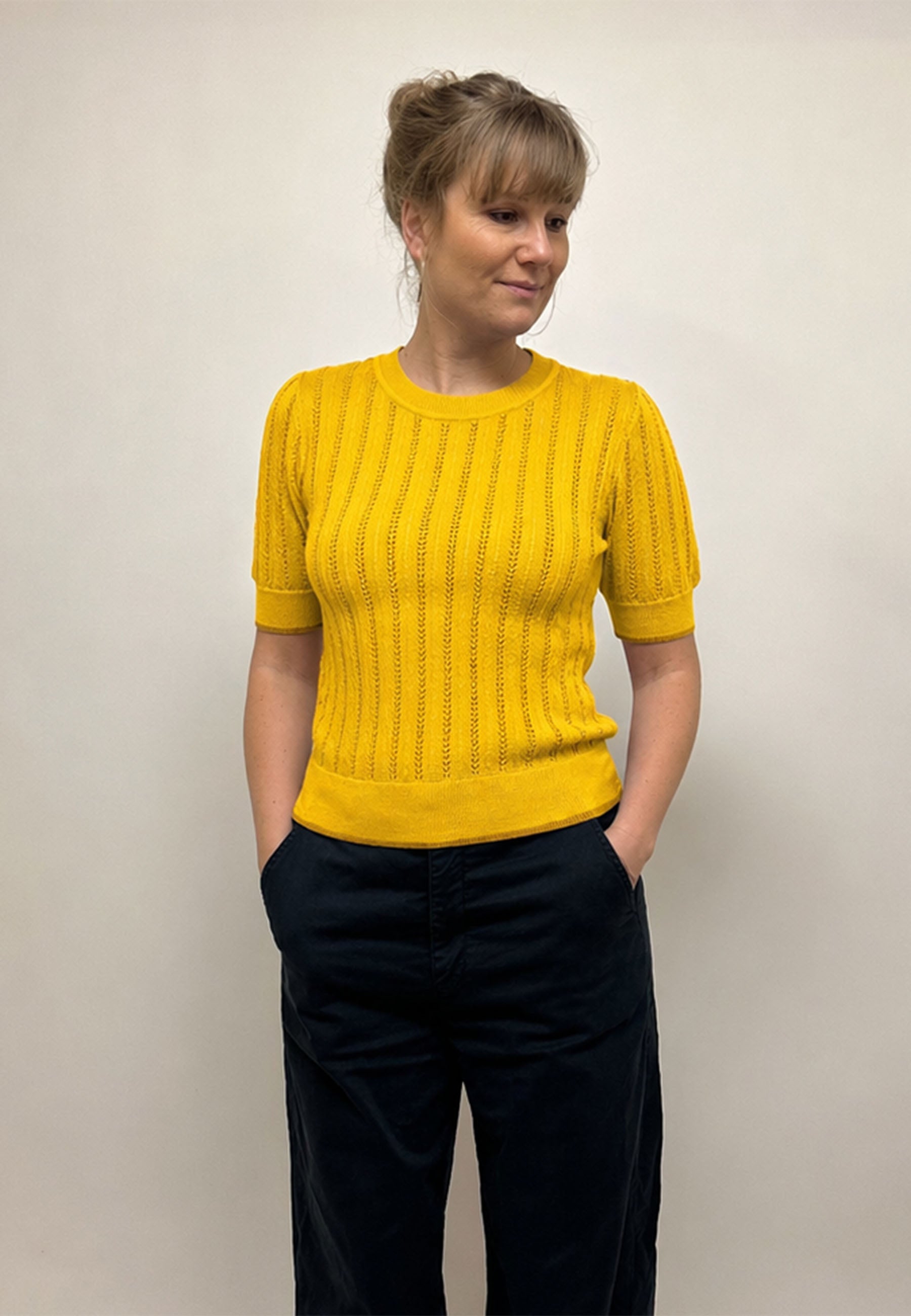 GROBUND Almine T-Shirt – die in Zitronengelb mit Kontrastsaum