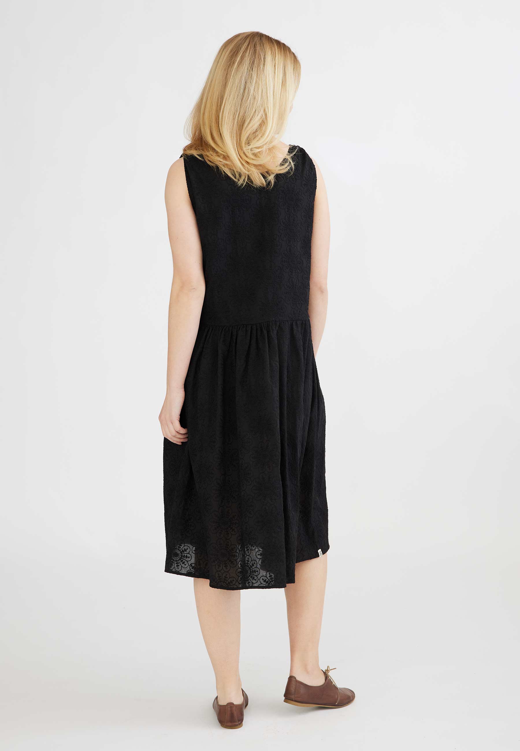 GROBUND Vilma Kleid – das wendbare in Schwarz mit Blumenstickerei