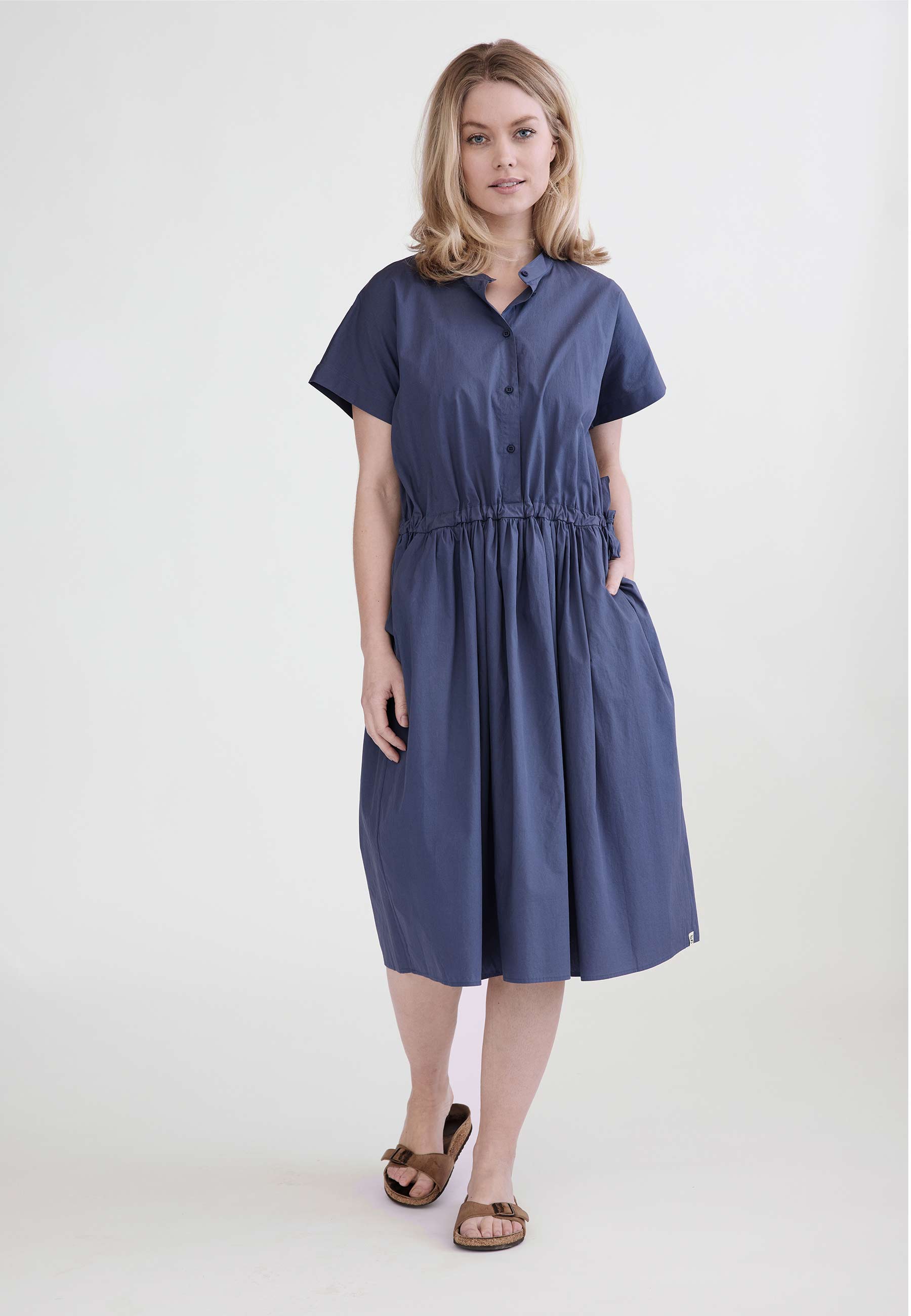 GROBUND Vigga Kleid - das mit Knöpfen in Vintage-Blau