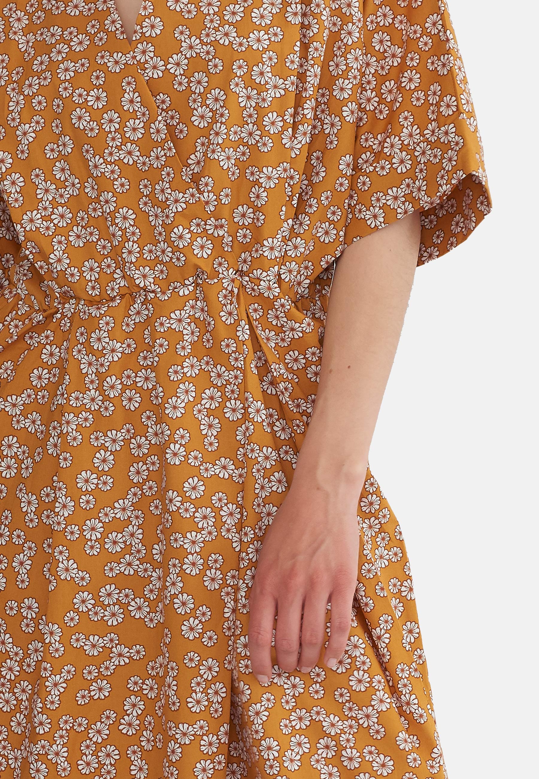 GROBUND Mejse Kleid – das mit Kimono-Schnitt in Kurkuma