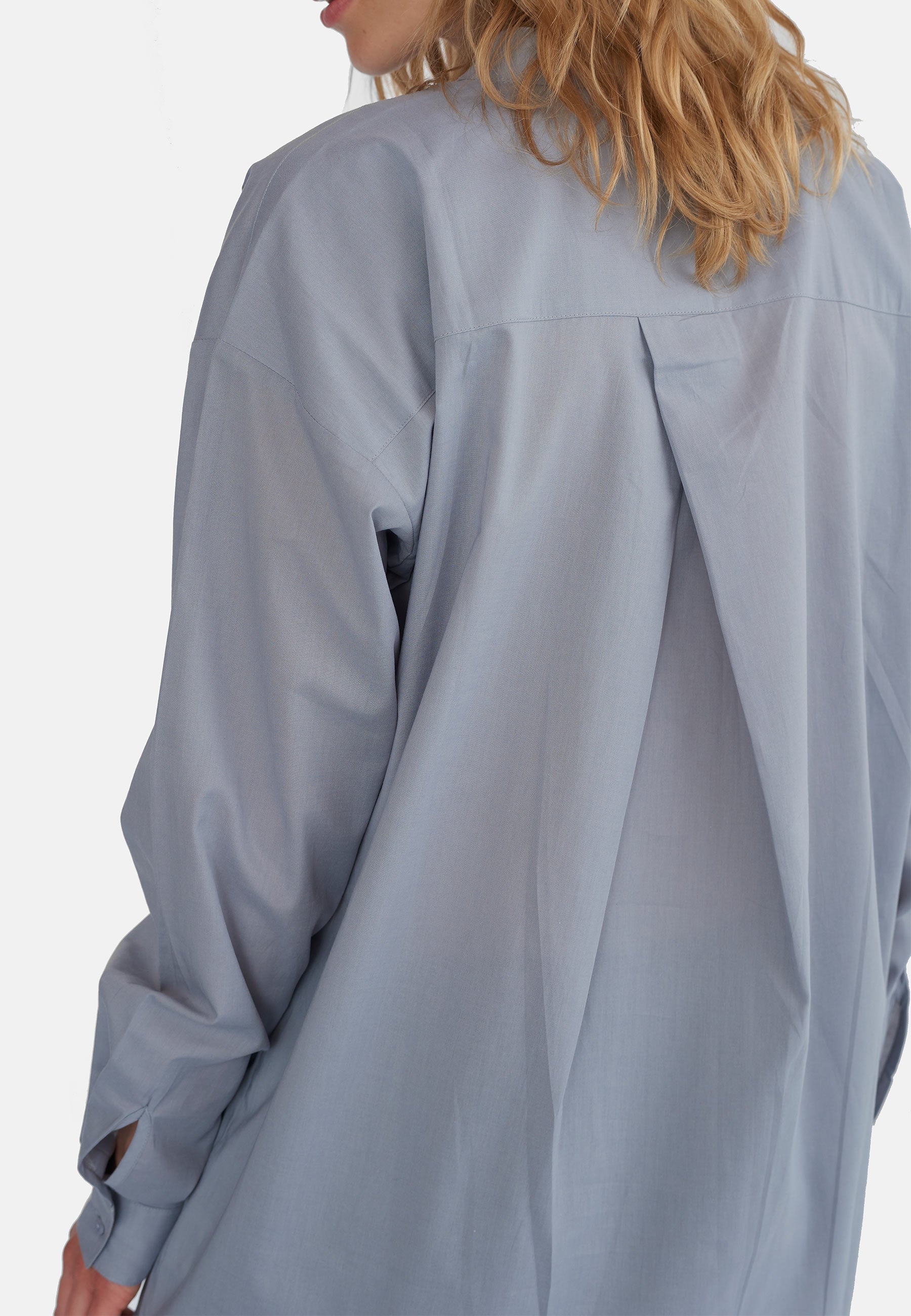 GROBUND Liva Hemd – das Oversize in himmelgrau