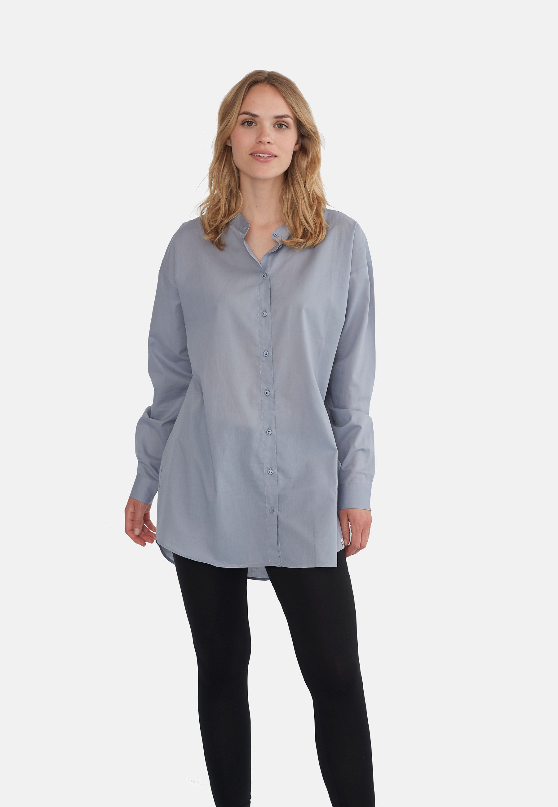 GROBUND Liva Hemd – das Oversize in himmelgrau