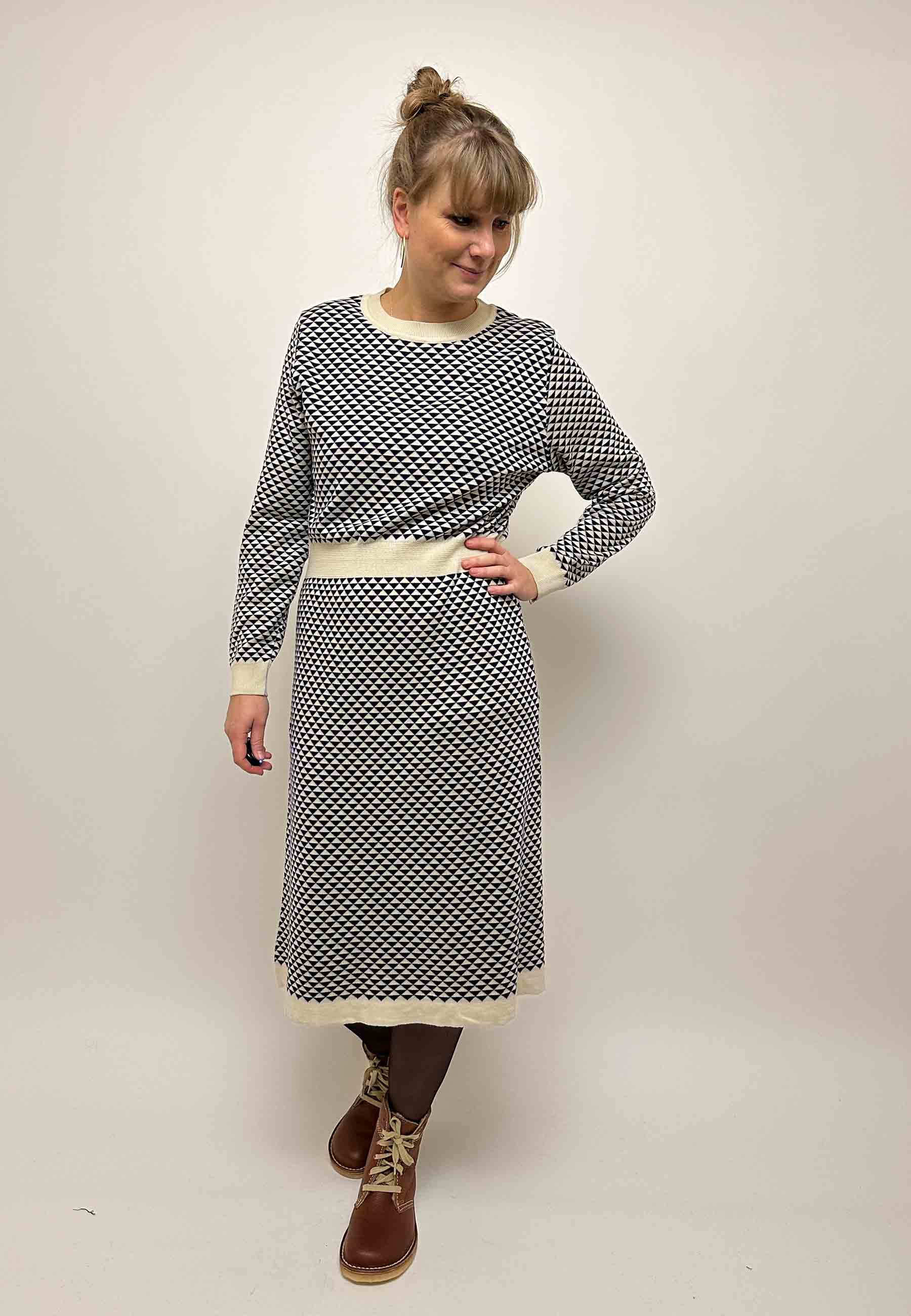 GROBUND Agnes Kleid - das mit Dreiecken in Blau