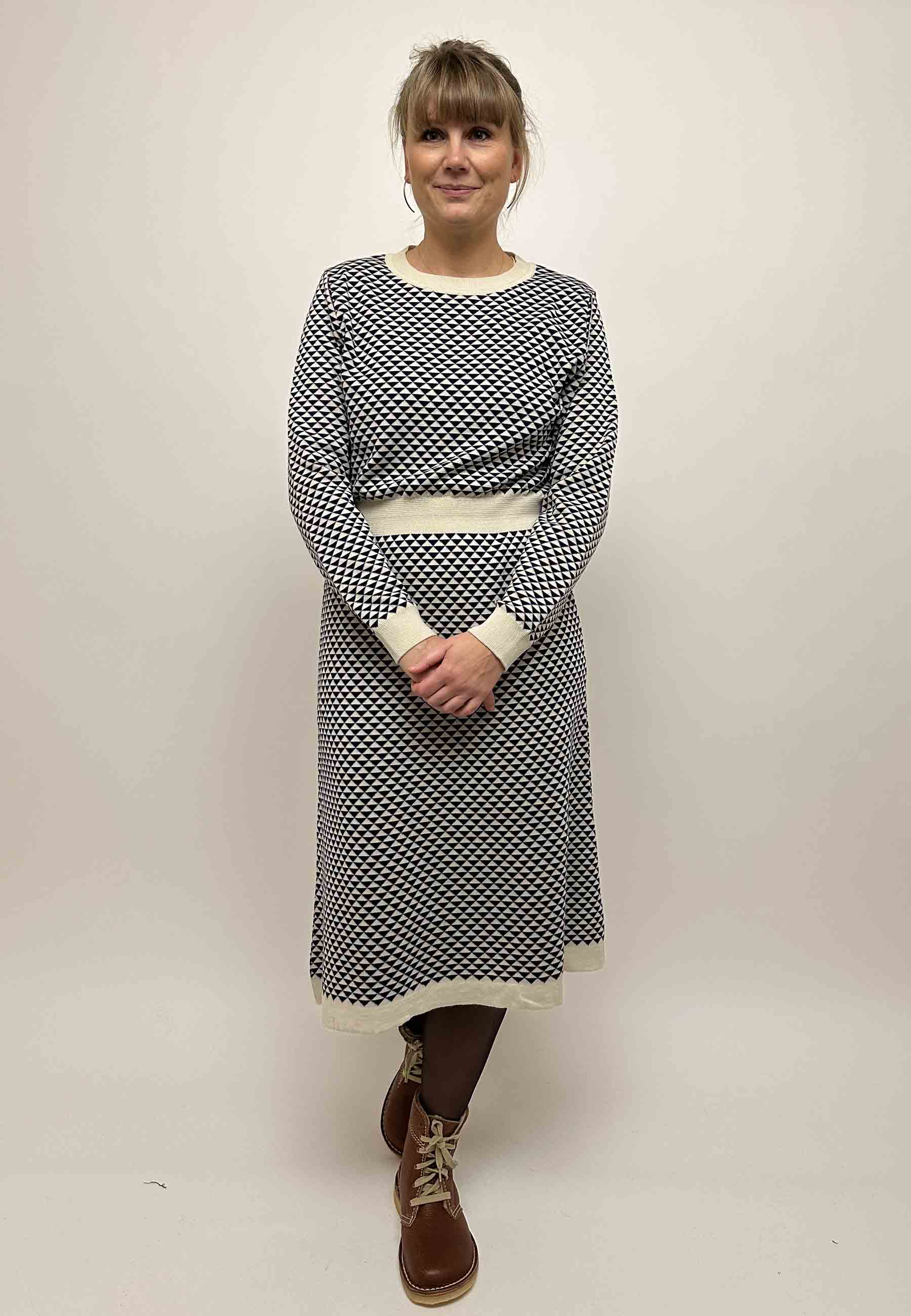 GROBUND Agnes Kleid - das mit Dreiecken in Blau