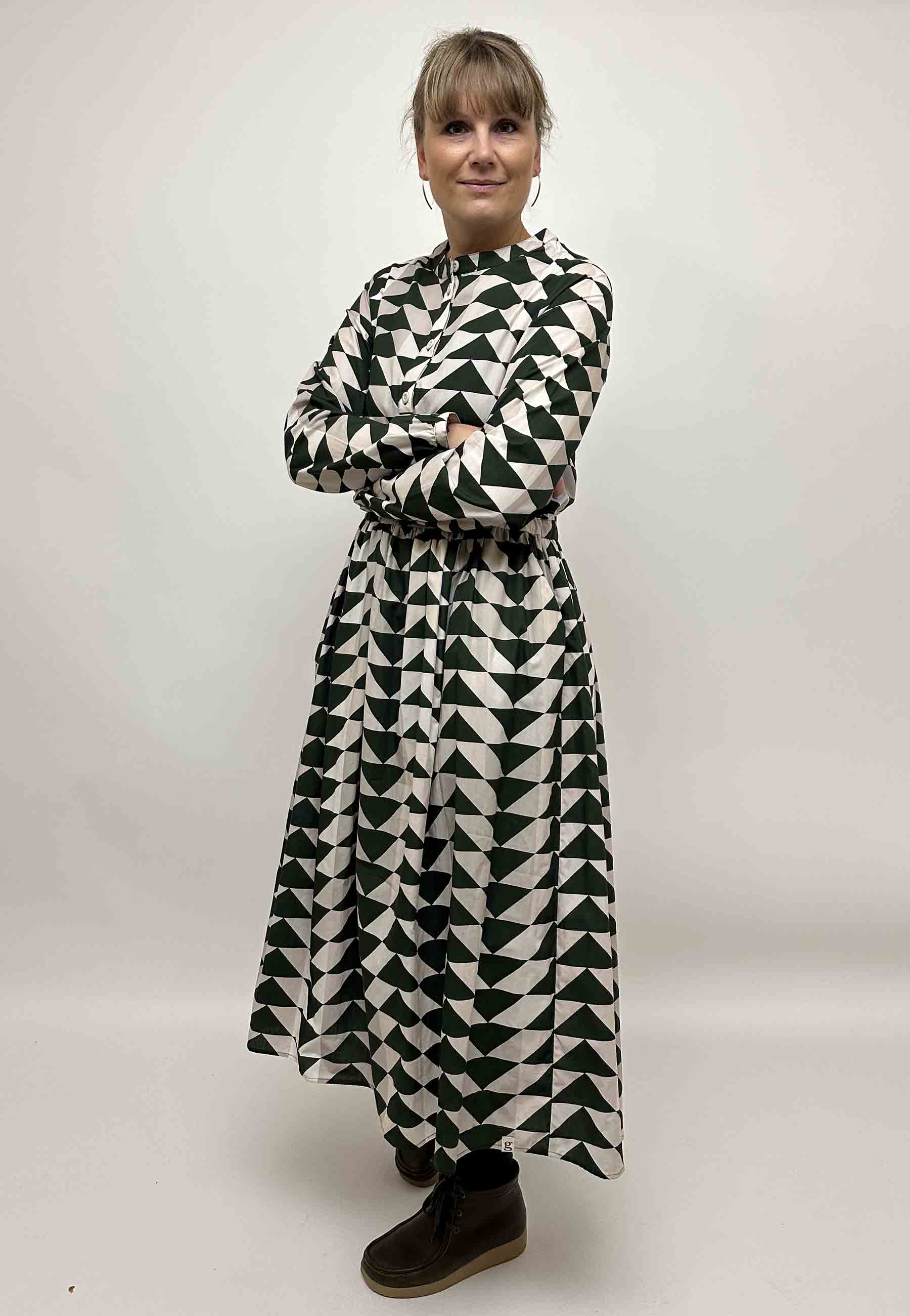 GROBUND Agnete Kleid - das mit dem grünen Steppmuster