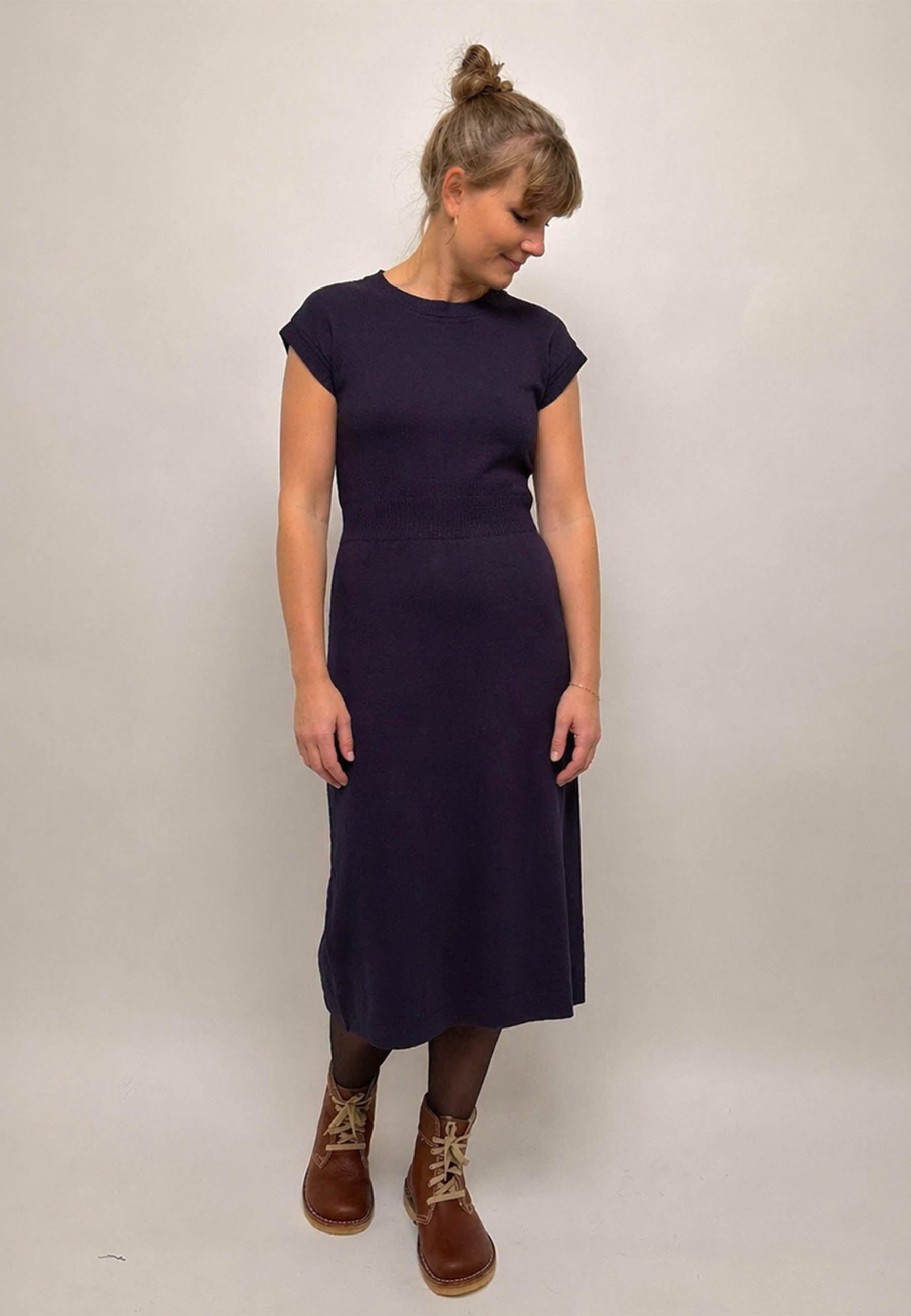 GROBUND Alma Kleid – das in Marineblau