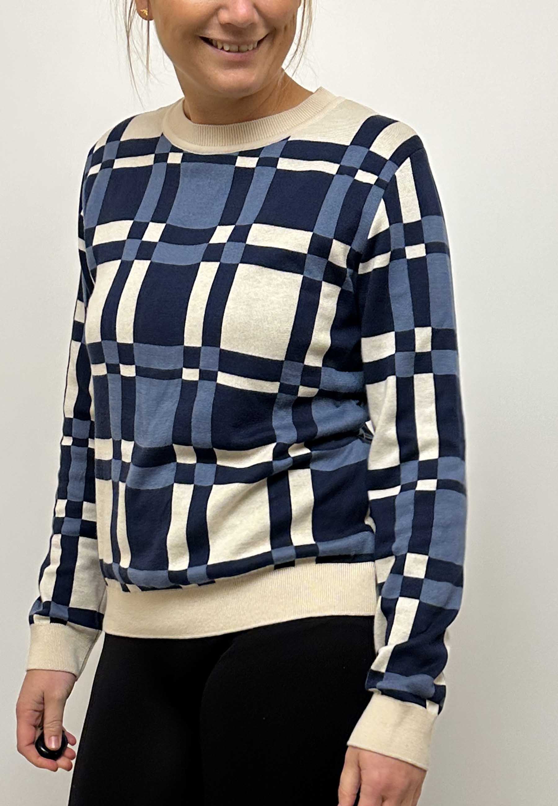 GROBUND Frida Strickpullover – der mit dem blauen Karomuster