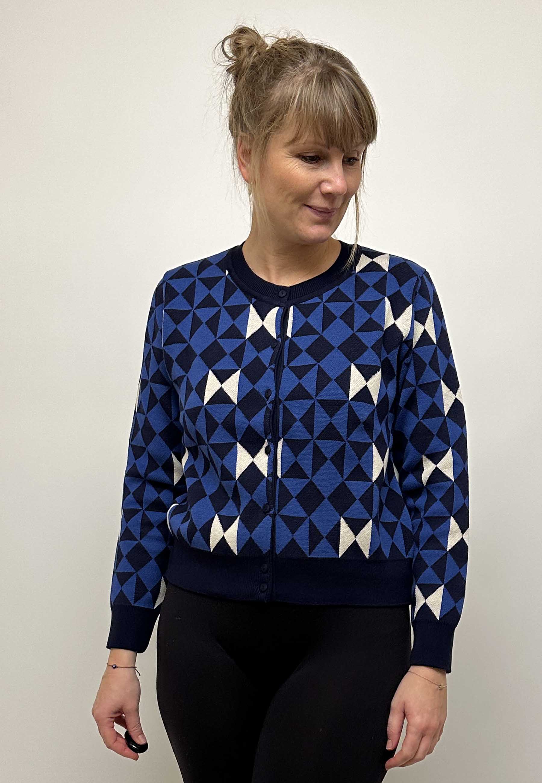 GROBUND Lydia Strickjacke - Bow Quilt Blue