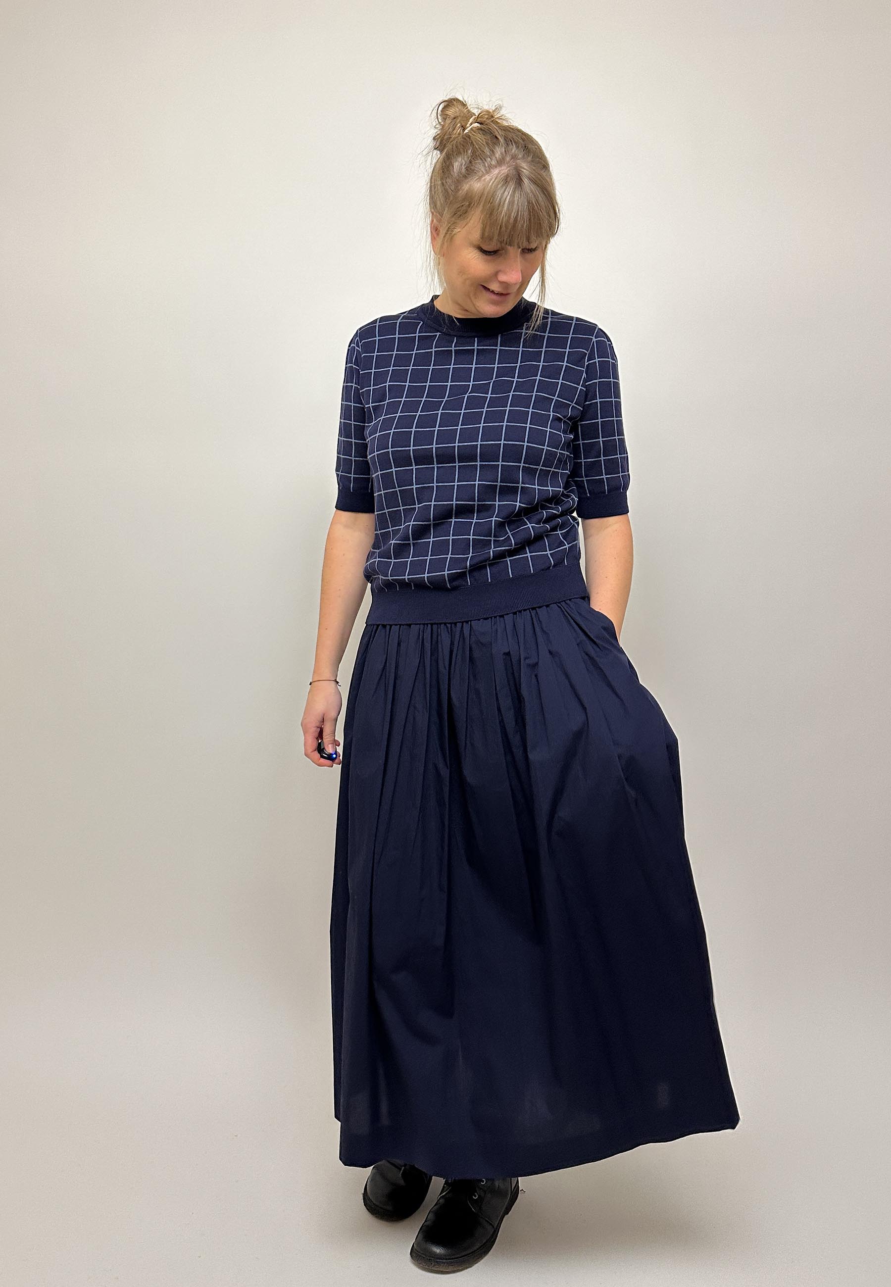 GROBUND Alva T-Shirt – mit navyblauem Gittermuster