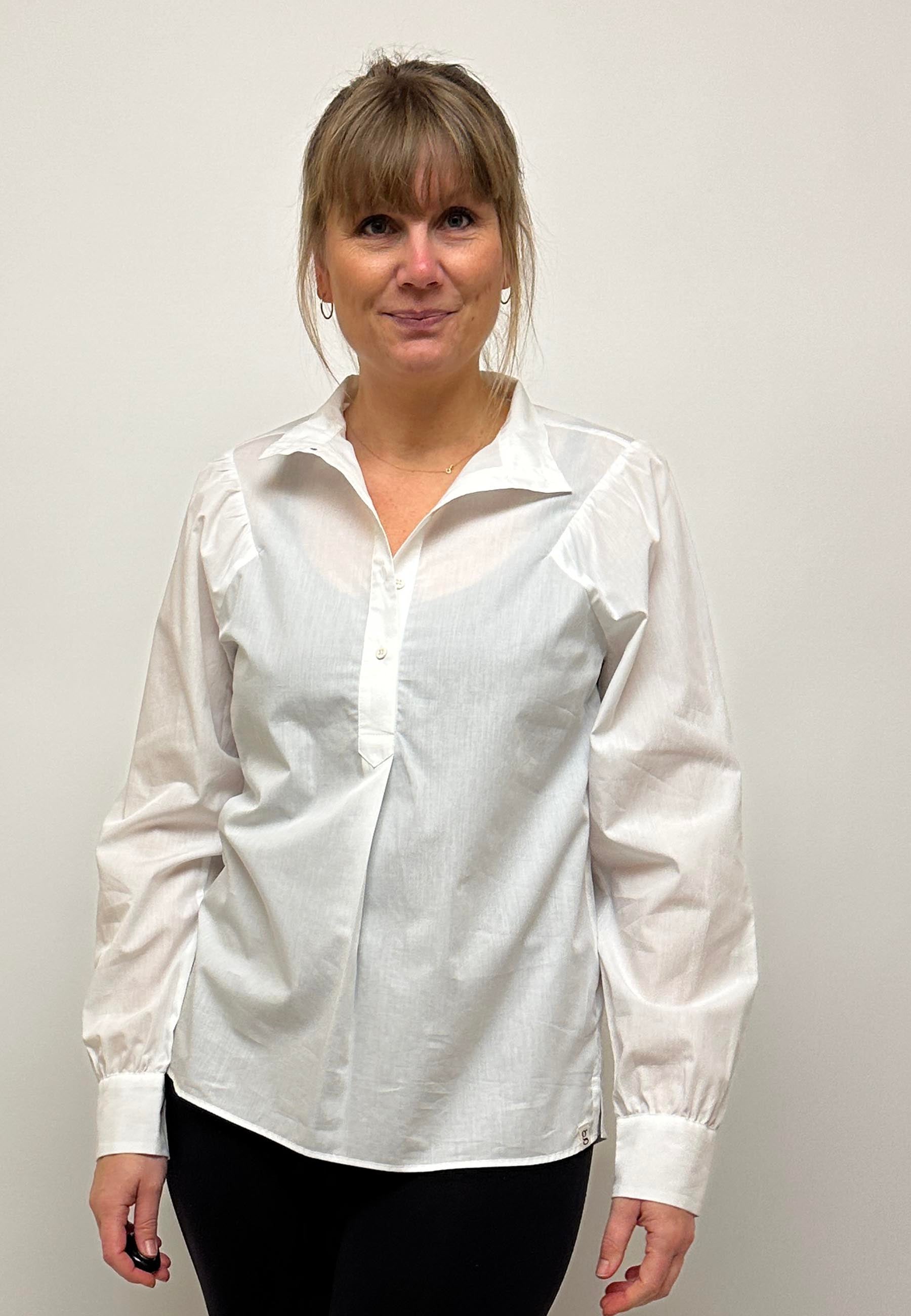 GROBUND Sonja-Shirt – das mit dem Stehkragen in Weiß
