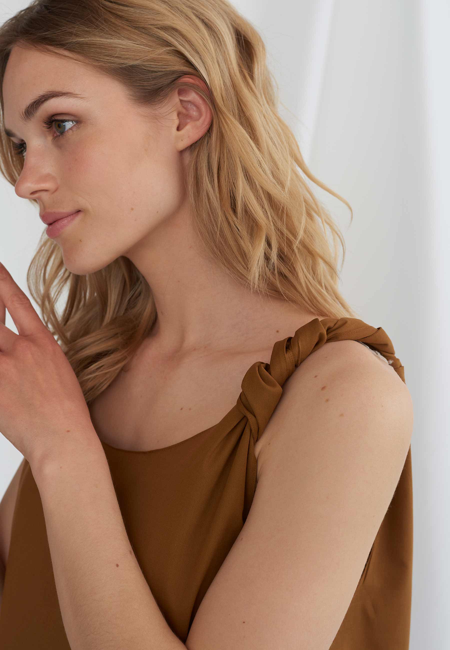 GROBUND Dagmar Kleid - das Bohème mit Schleifen in Zimt
