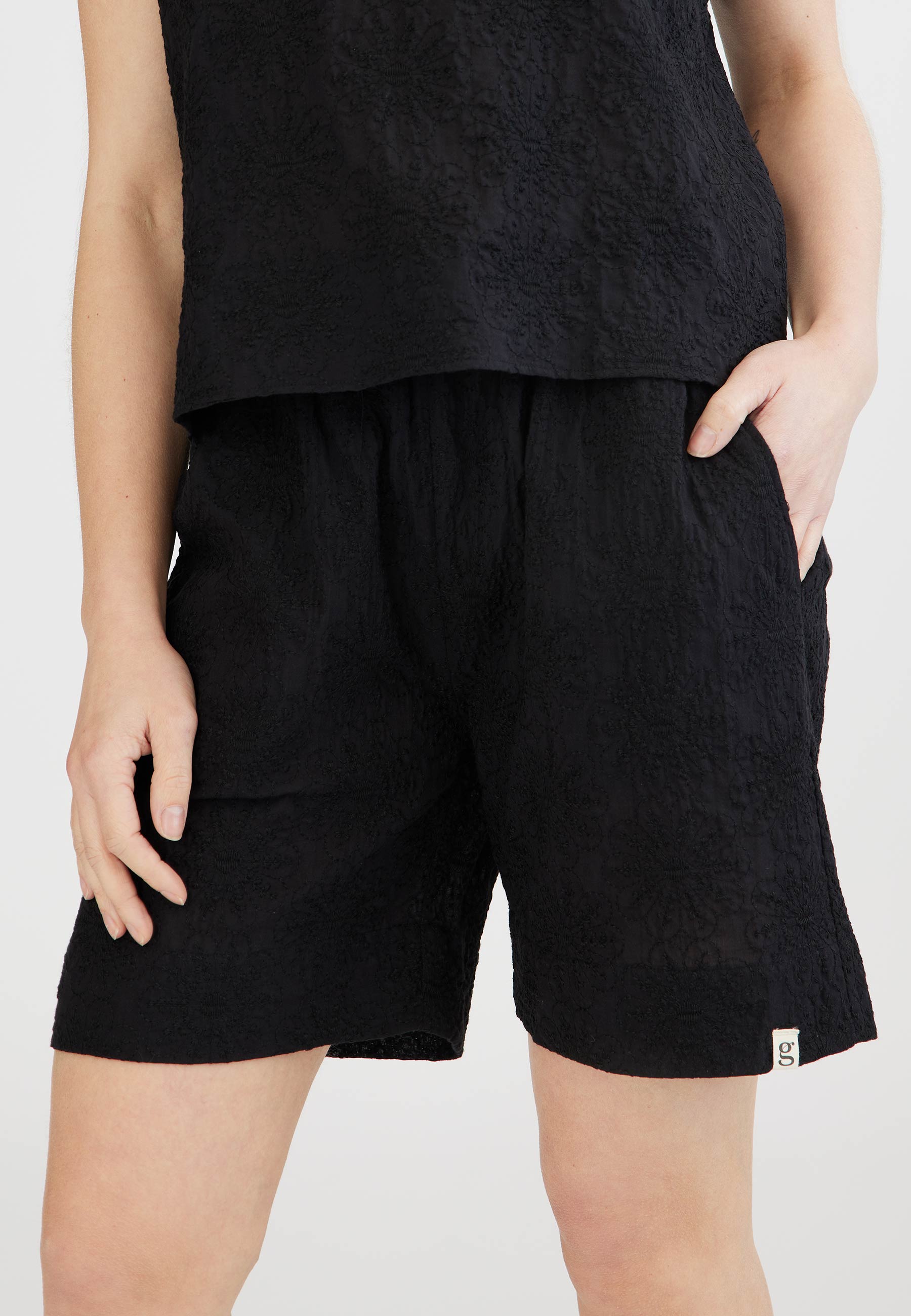 GROBUND Naomi Shorts – in Schwarz mit Blumenstickerei