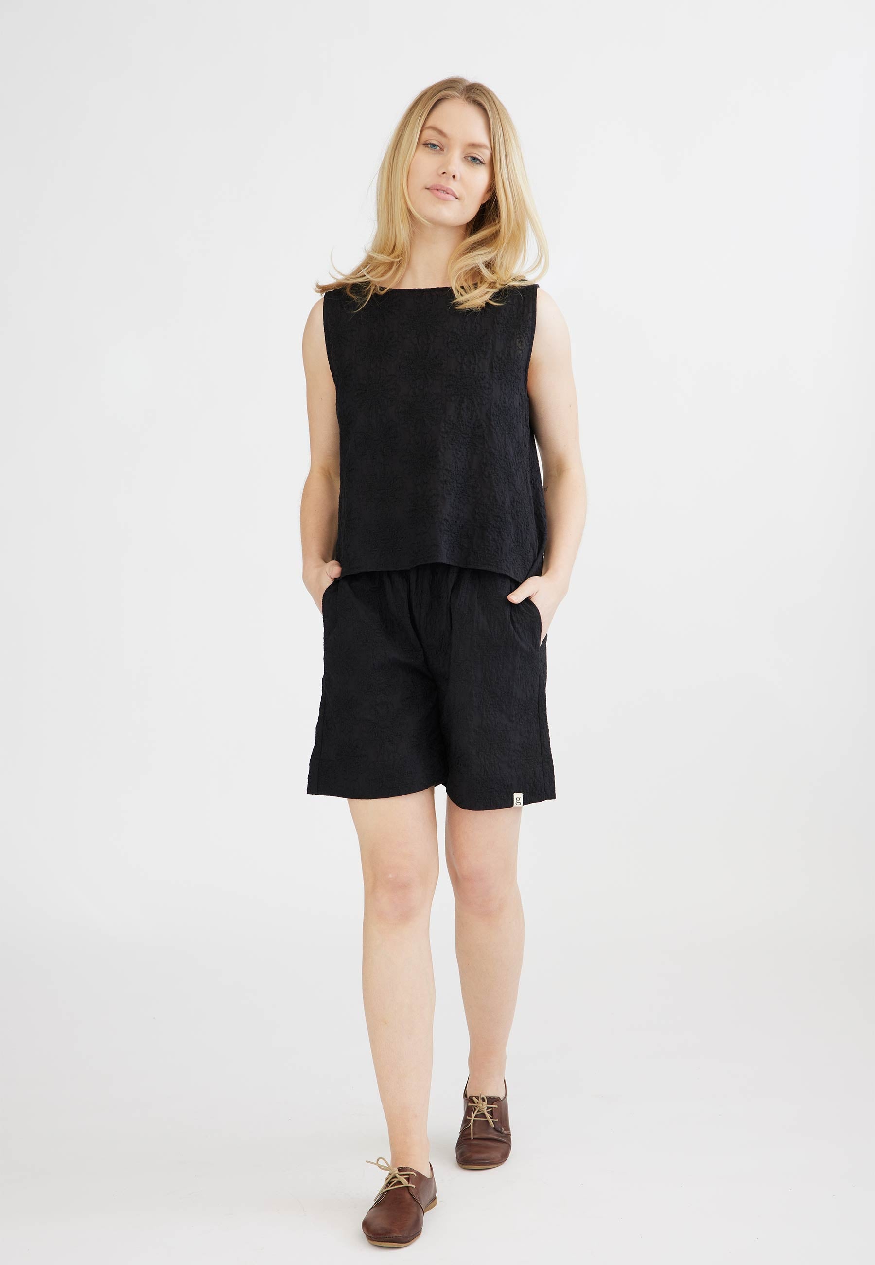 GROBUND Naomi Shorts – in Schwarz mit Blumenstickerei