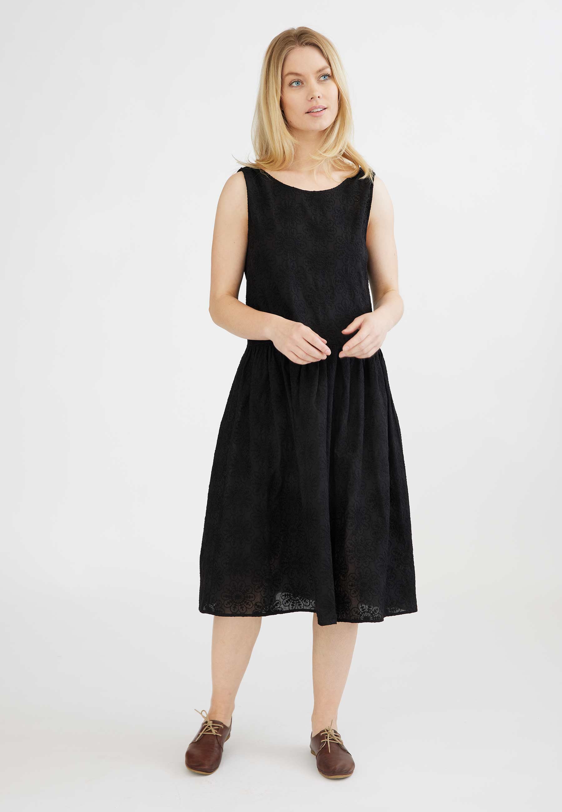 GROBUND Vilma Kleid – das wendbare in Schwarz mit Blumenstickerei