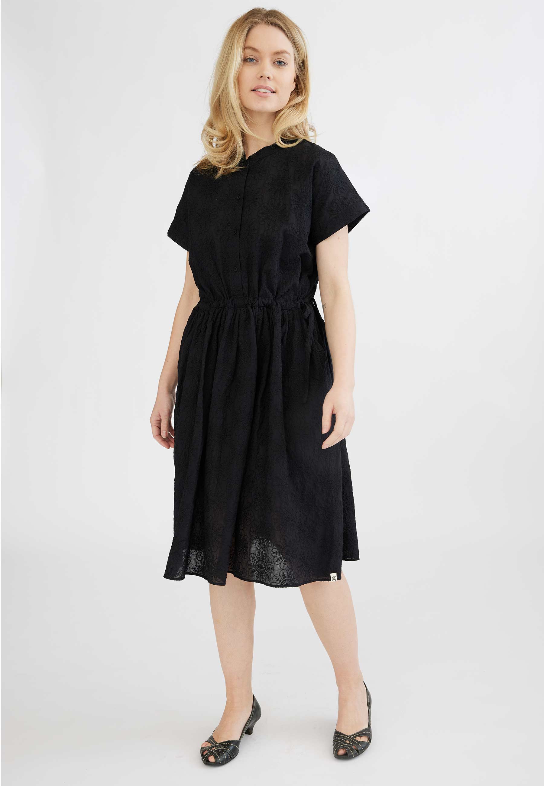 GROBUND Vigga Kleid - das mit Knöpfen in schwarzer Blumenstickerei